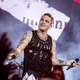 Robbie Williams Budapesten - Hogy kerül a bokszkesztyű a focipályára?