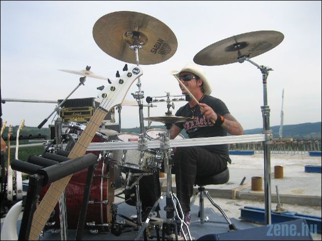  (Copyright: Hooligans)