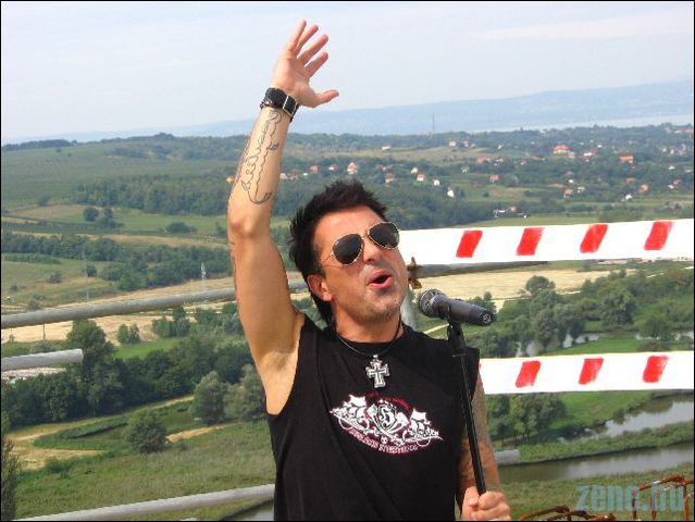  (Copyright: Hooligans)