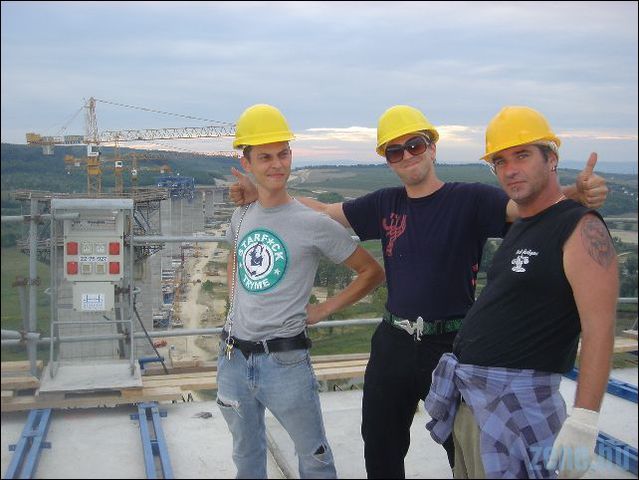  (Copyright: Hooligans)