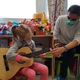 
	Beteg gyermekeknek segít zenéjével Seres Antal
