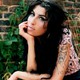 Amy Winehouse szépen gyűjtöget