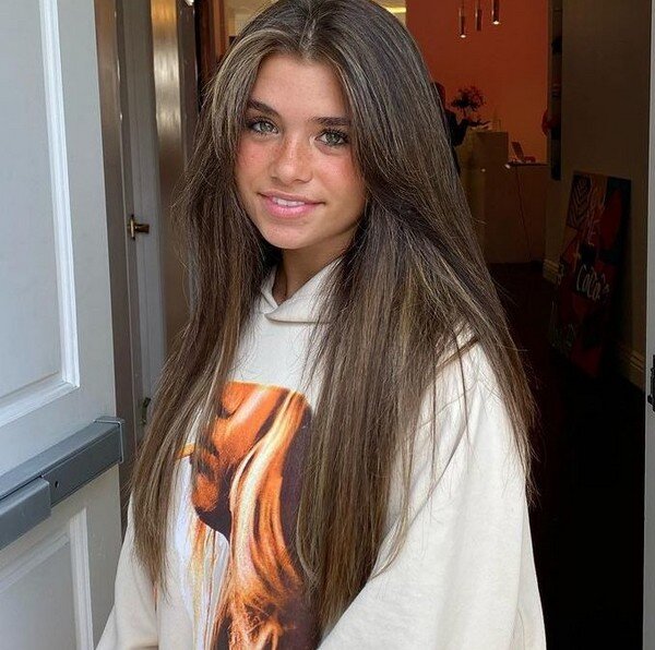 Zene hu MaZeSzak Nessa Barrett Adatlap